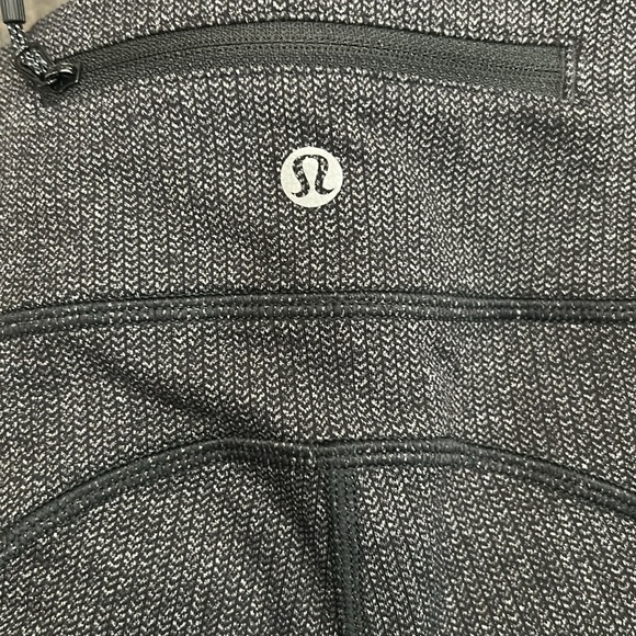 Lululemon perfect logo dark Gray Leggings with pockets small size 4 EUC - Picture 4 of 4